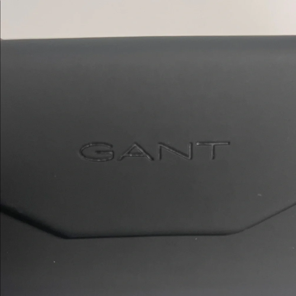 MEN’S GANT MATTE BLACK FAUX LEATHER HARDSHELL EYEWEAR CASE